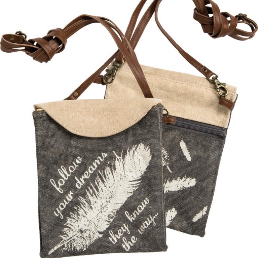 NWOT Follow Your Dreams quote purse